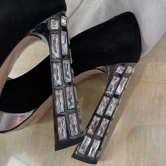 🔥NEW MIU MIU🔥 Swarovski Crystal-Embellished Suede Heels - Picture 6 of 11
